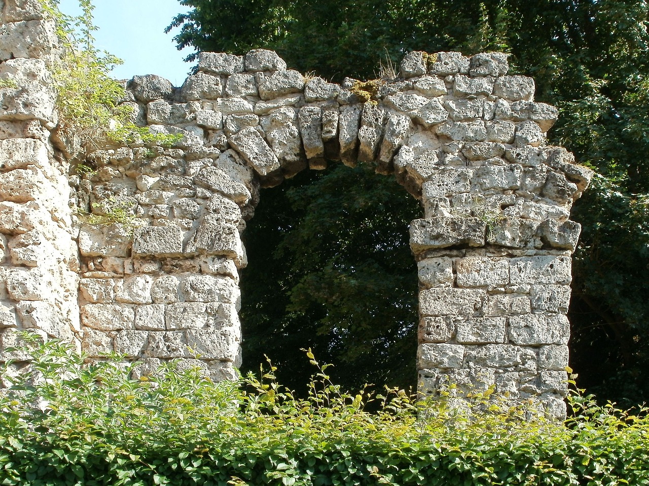 The Discovery of the Ancient Roman Bathhouses